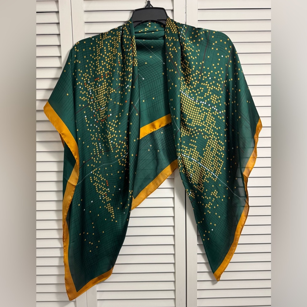 NWOT  100% Silk Wrap Shawl Green Horse Print Square Scarf 43"